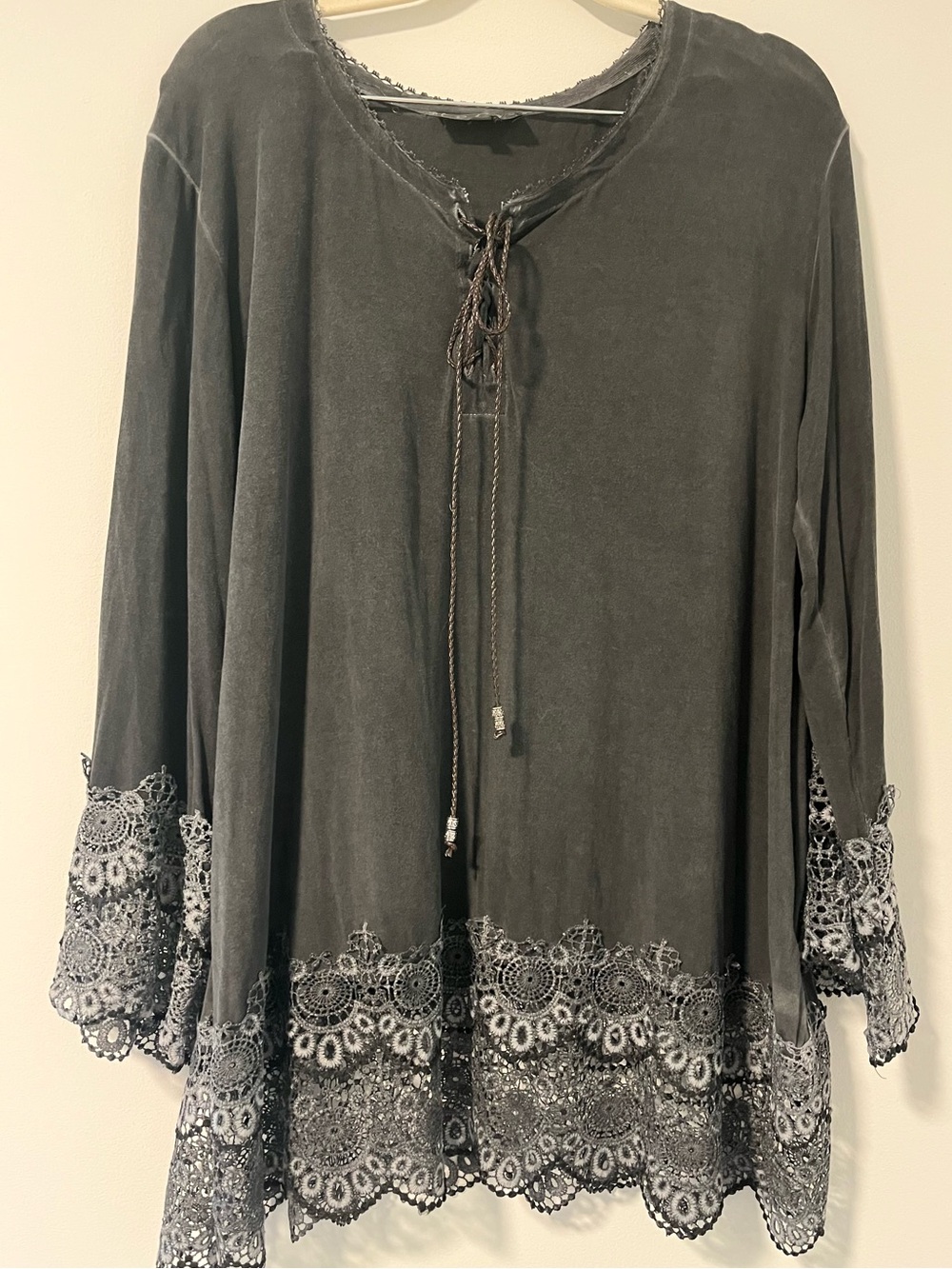 POL Lace-Trim V-Neck Tunic Top